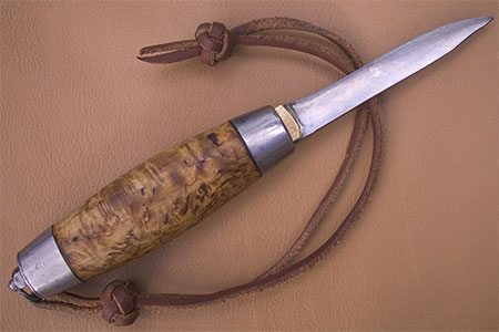 Wayland's barrel knife in safe use position -   Gary Waidson - Ravenlore Bushcraft and Wilderness skills.