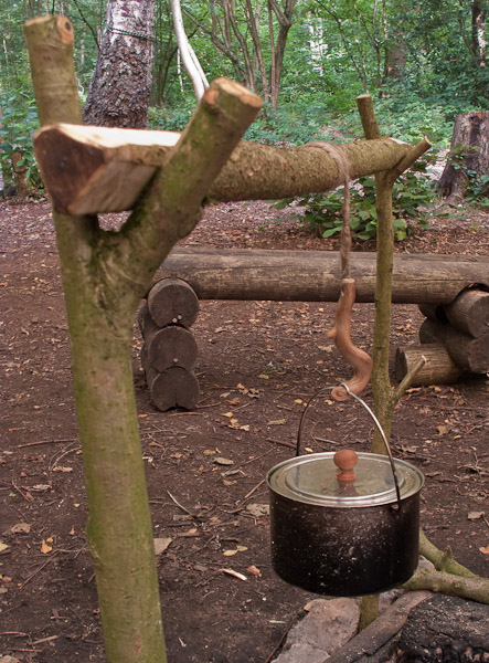 French Windlass -   Gary Waidson - Ravenlore Bushcraft and Wilderness skills.