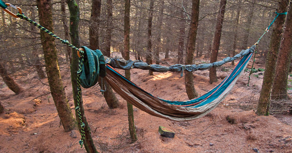 A fixed ridge line between the hammock ends gives a consistant hanging position - © 2017 - Gary Waidson - Ravenlore.